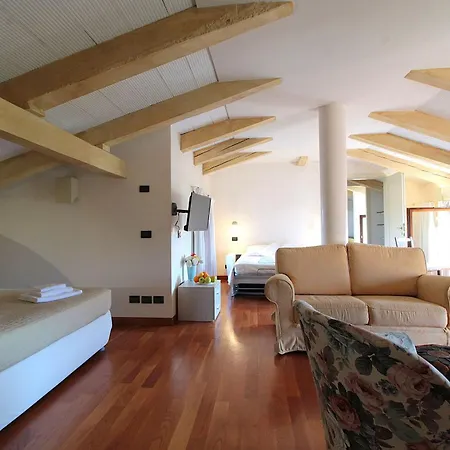 Terrace Apartment, Pool, Garden, Treviso Silea
