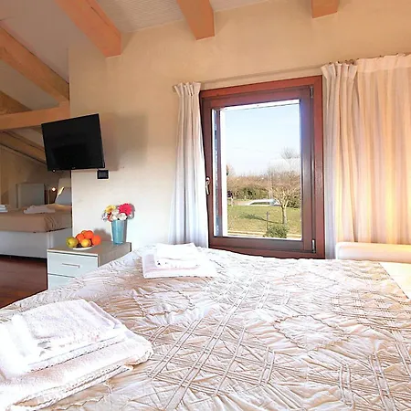 Terrace Apartment, Pool, Garden, Treviso Silea