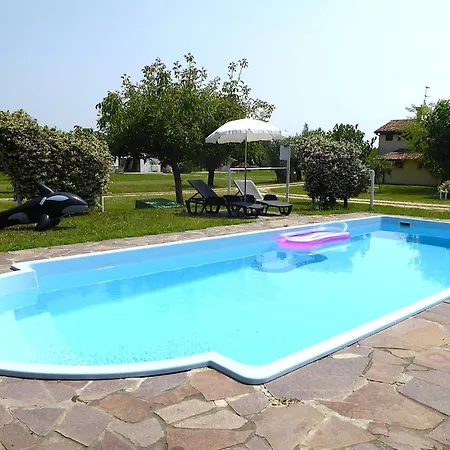 Apartment Apartments, Pool, Garden, Treviso