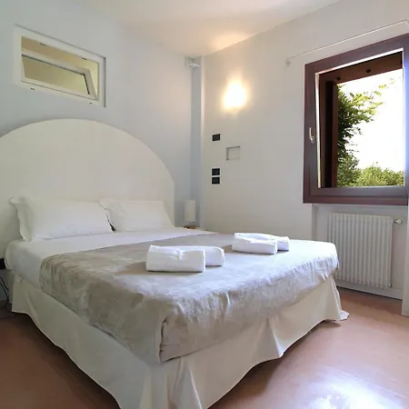 Apartment Apartments, Pool, Garden, Treviso